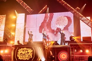 ヒプマイ 初のディビジョン別ライブ開幕！ 青い炎に包まれたヨコハマ・ディビジョン公演 初日レポートが到着！