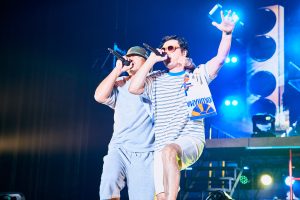 ヒプマイ 初のディビジョン別ライブ開幕！ 青い炎に包まれたヨコハマ・ディビジョン公演 初日レポートが到着！