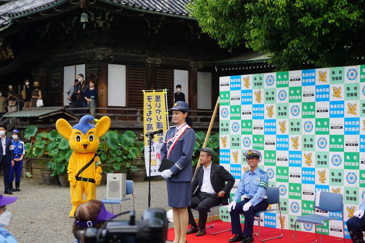 黒谷友香 亀有警察署の一日警察署長に!「男はつらいよ」の演奏にも感動! 柴又帝釈天を交通安全パレード! 8 黒谷友香 亀有警察署の一日警察署長に!「男はつらいよ」の演奏にも感動! 柴又帝釈天を交通安全パレード!