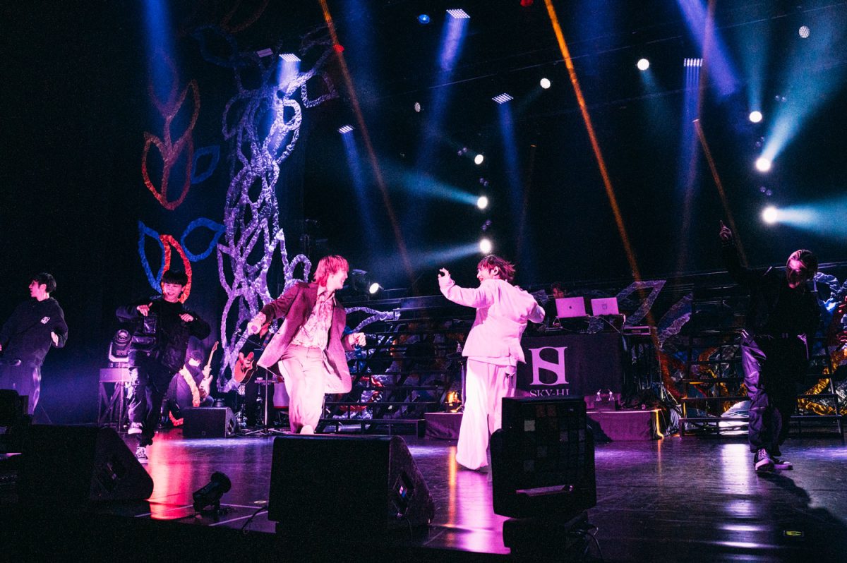 SKY-HI、『SKY-HI HALL TOUR 2022 -超・八面六臂-』の模様がHuluストアで独占配信開始！豪華ゲスト出演、新曲も披露！