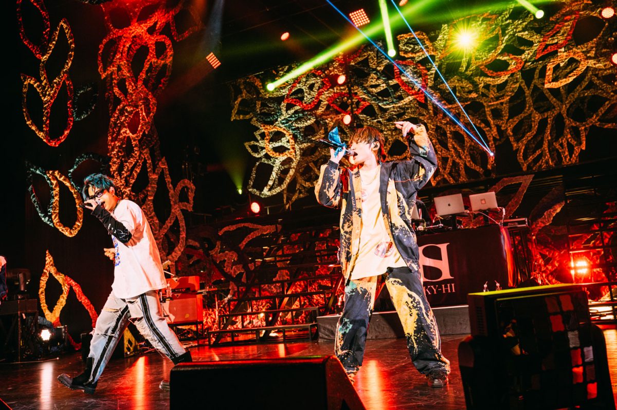 SKY-HI、『SKY-HI HALL TOUR 2022 -超・八面六臂-』の模様がHuluストアで独占配信開始！豪華ゲスト出演、新曲も披露！
