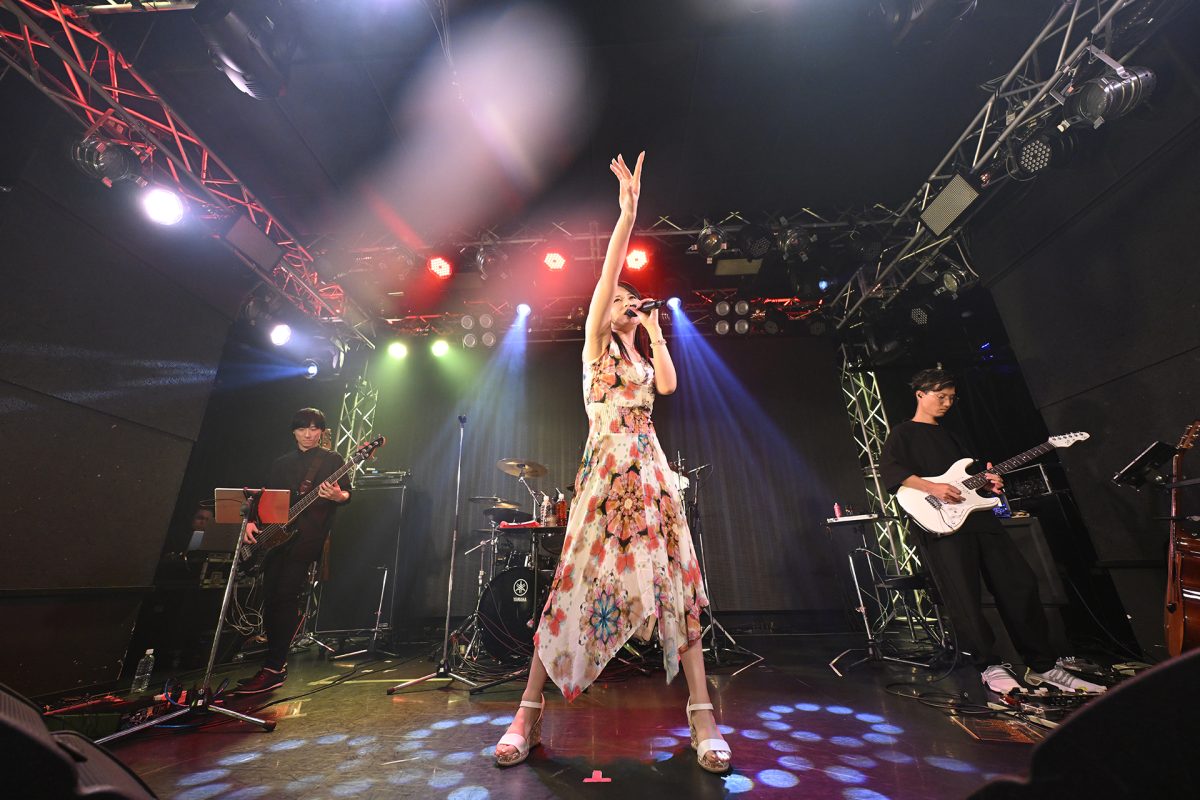 「織田かおり 13th SOLO LIVE “Flowers” in bloom」開催！全22曲を披露!