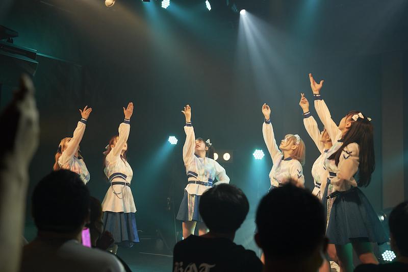 Sekaisen、デビュー1周年記念日の単独公演で未発表曲「トライアド」初披露！