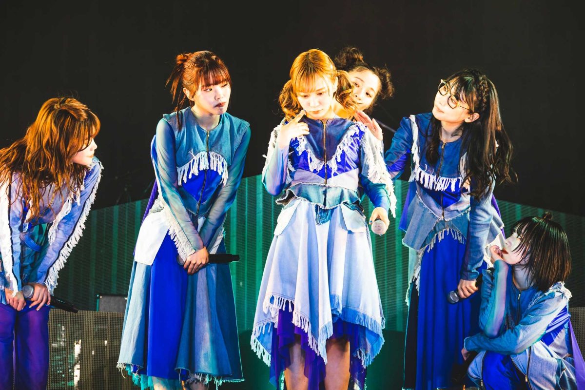 約2万人を動員した、BiSH史上最大規模の野外ワンマンライブ「BiSH OUT of the BLUE」を富士急ハイランド・コニファーフォレストにて本日開催。本公演のアフタームービーも公開！