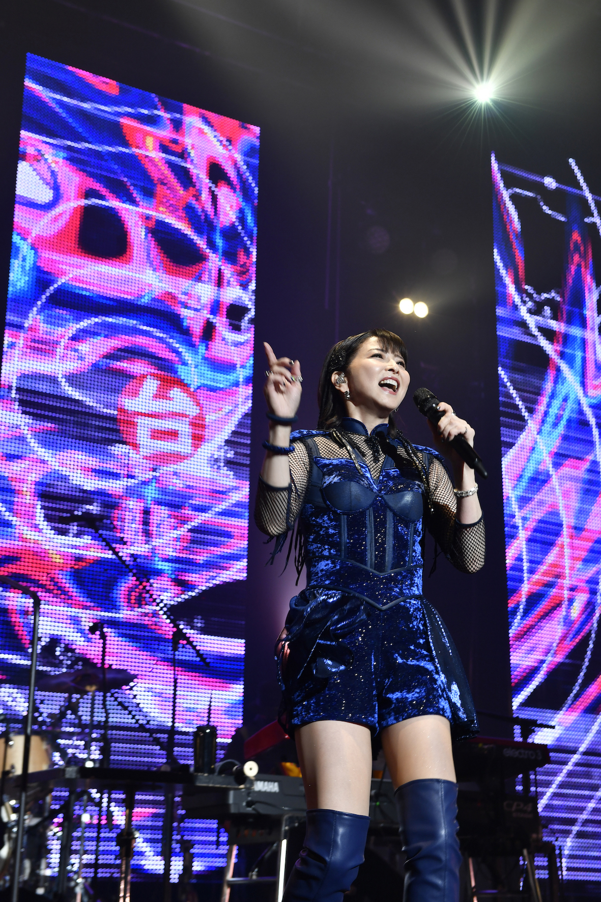 森高千里 35th Anniversaryライブで“今もステージに立ってられてるのはみなさんの応援のおかげ”とファンに感謝! 2 森高千里 35th Anniversaryライブで“今もステージに立ってられてるのはみなさんの応援のおかげ”とファンに感謝!