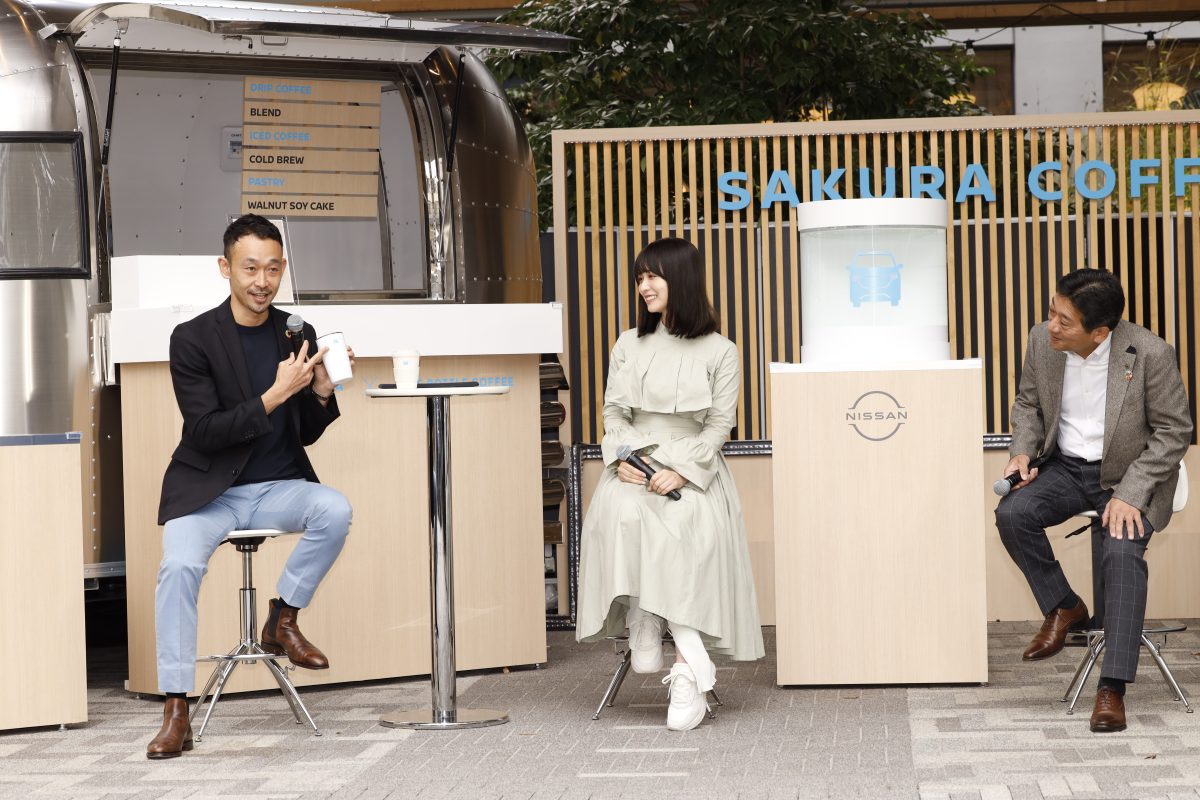 サステナブルなコラボ限定フードのおいしさに思わず笑顔!廃棄となったブルーベリーで染めた衣装で、女優・タレントとして活躍する長濱ねるがオープン記念イベントに登場! 14 サステナブルなコラボ限定フードのおいしさに思わず笑顔!廃棄となったブルーベリーで染めた衣装で、女優・タレントとして活躍する長濱ねるがオープン記念イベントに登場!