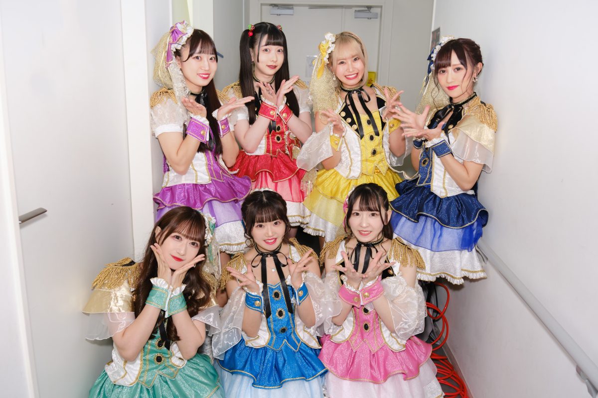 READY TO KISS。9執念(周年)公演を開催。傷なんて隠してしまえばいい。そのたびに、新しい魅力を見せてきたからこそ、今もたくさんの人たちの支持を得るグループとして歩み続けているのだから。