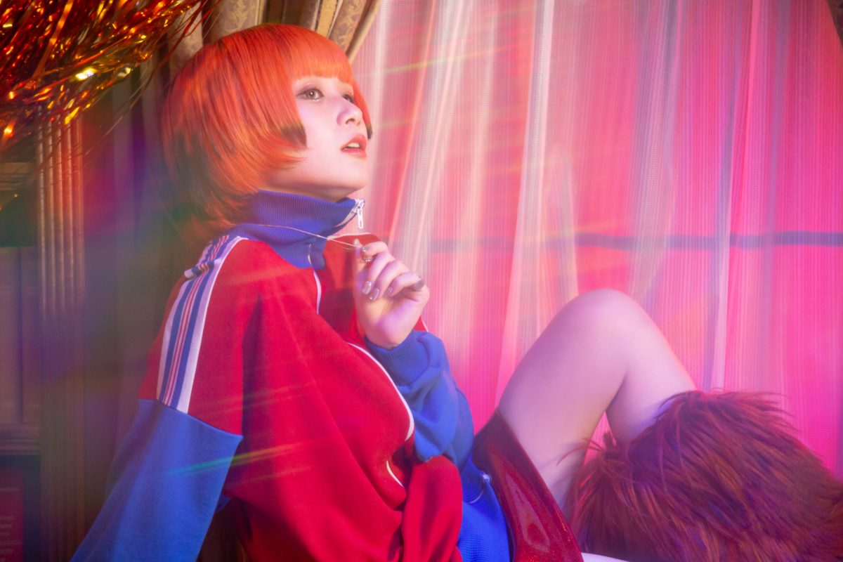 Reol、新作CD「COLORED DISC」のクロスフェード映像公開。コンセプトは地球・土星・ワームホール。本日夜にはYouTubeで生配信も。