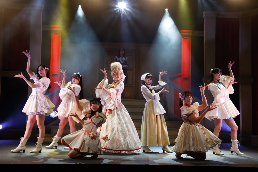 BEYOOOOONDS出演！ 演劇女子部「ビヨサイユ宮殿」公演が開幕！ マリーアントワネットが現代日本へタイムトリップしアイドルに！