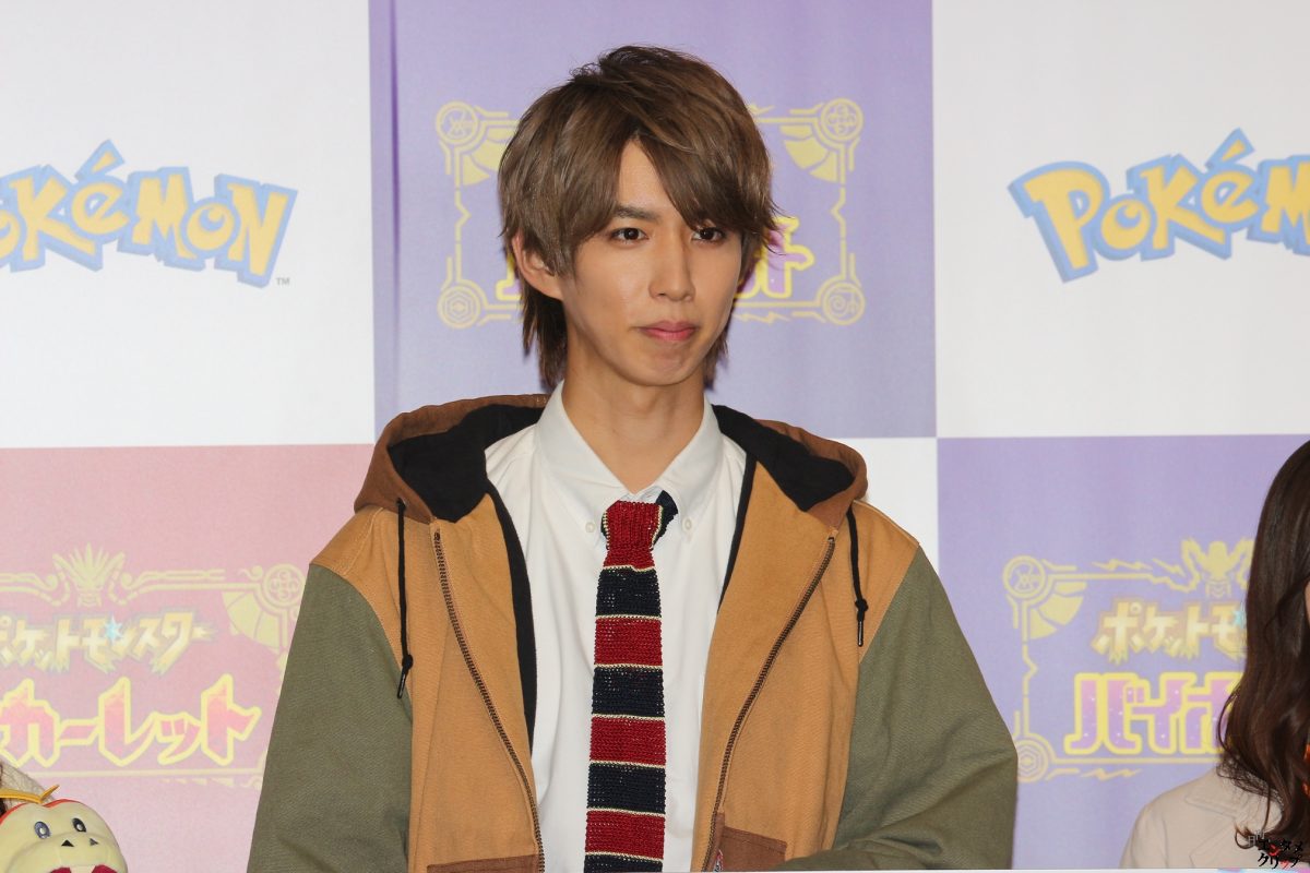 はじめしゃちょー・景井ひな・武藤十夢・武藤小麟・加藤憲史郎・笹木咲 「ポケットモンスター スカーレット・バイオレット」発売記念イベント「放課後ポケモン研究部」制服姿で登場