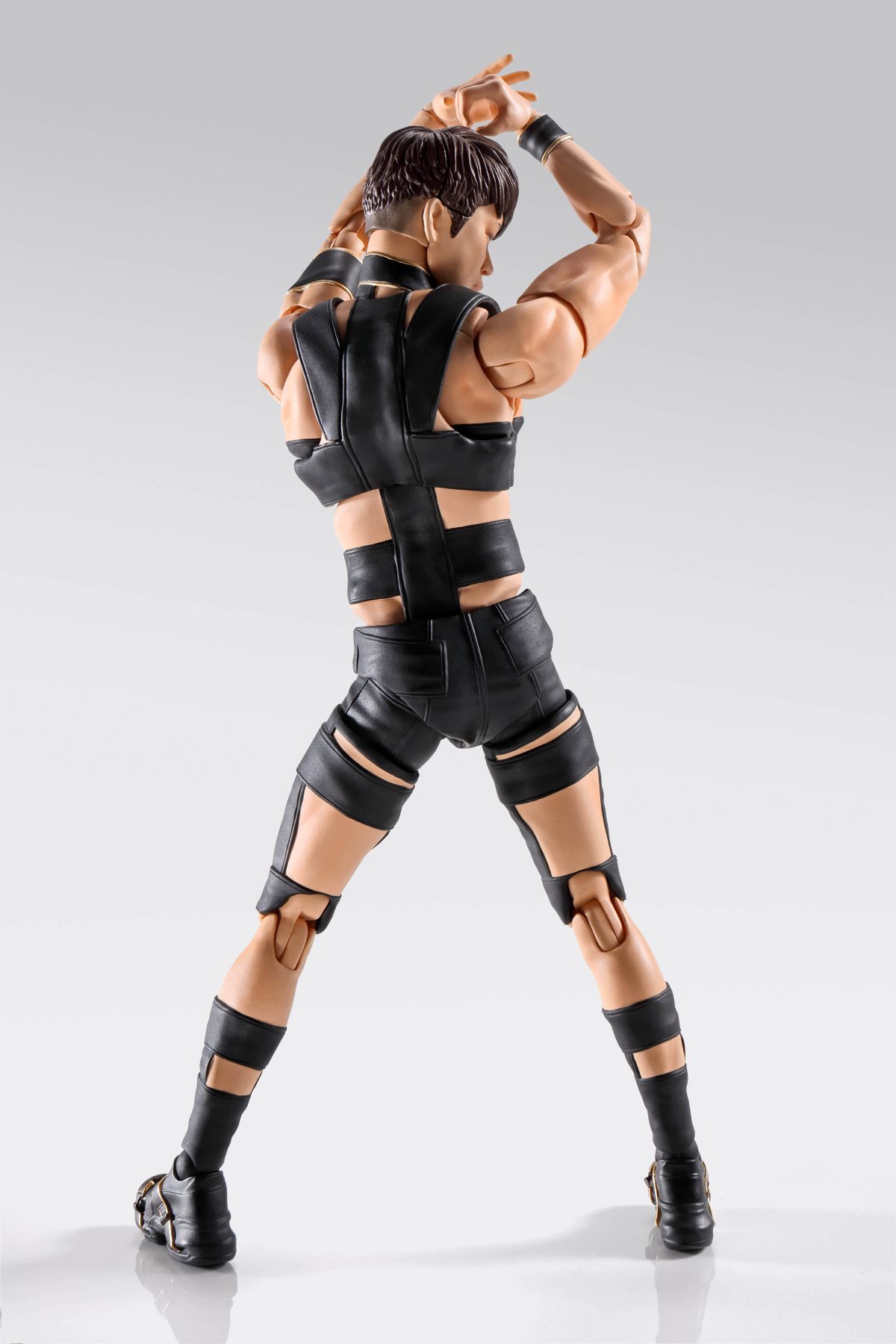 T.M.Revolution、「HOT LIMIT」の”あの衣装”で歌唱！自身のフィギュア発売を記念して、配信ライブでパフォーマンスを披露！