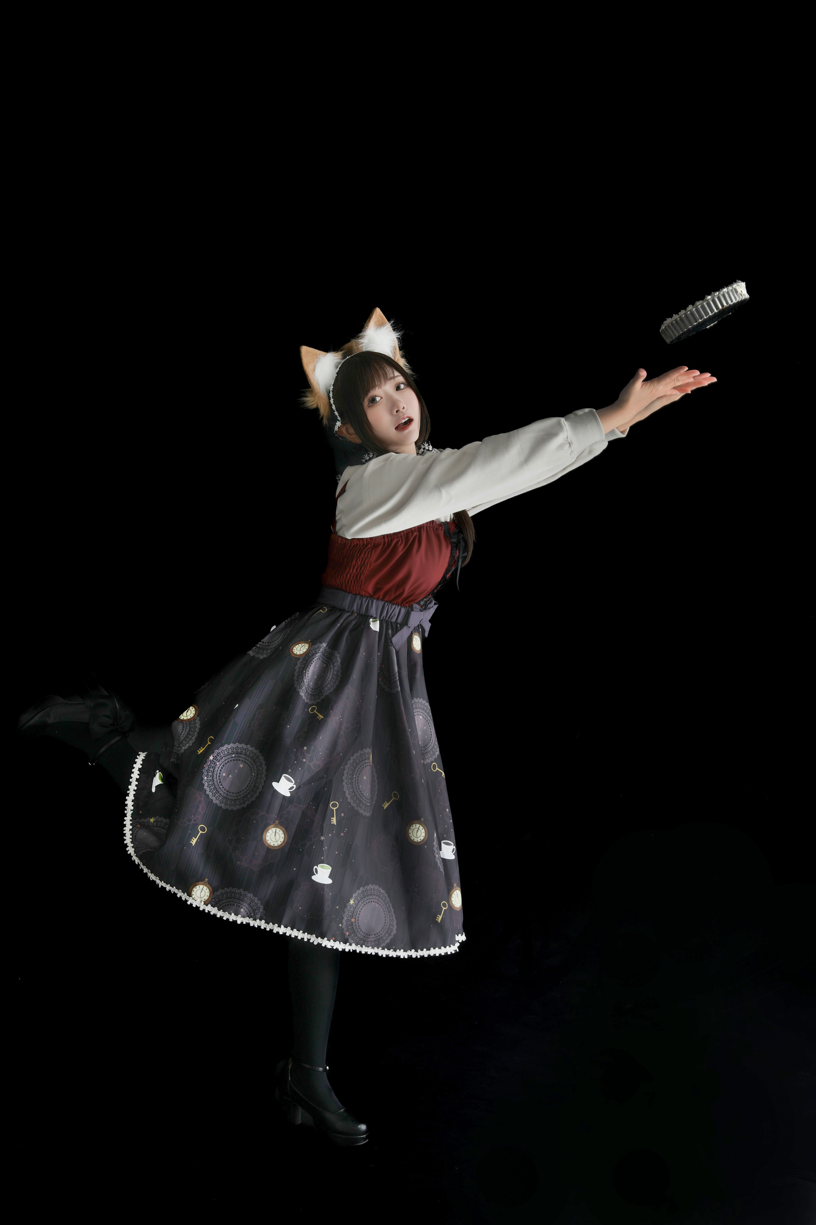 美女コスプレイヤー・すみれおじさん ブランド新作モデルで男装に挑戦！きつね耳のキュートな姿も健在！