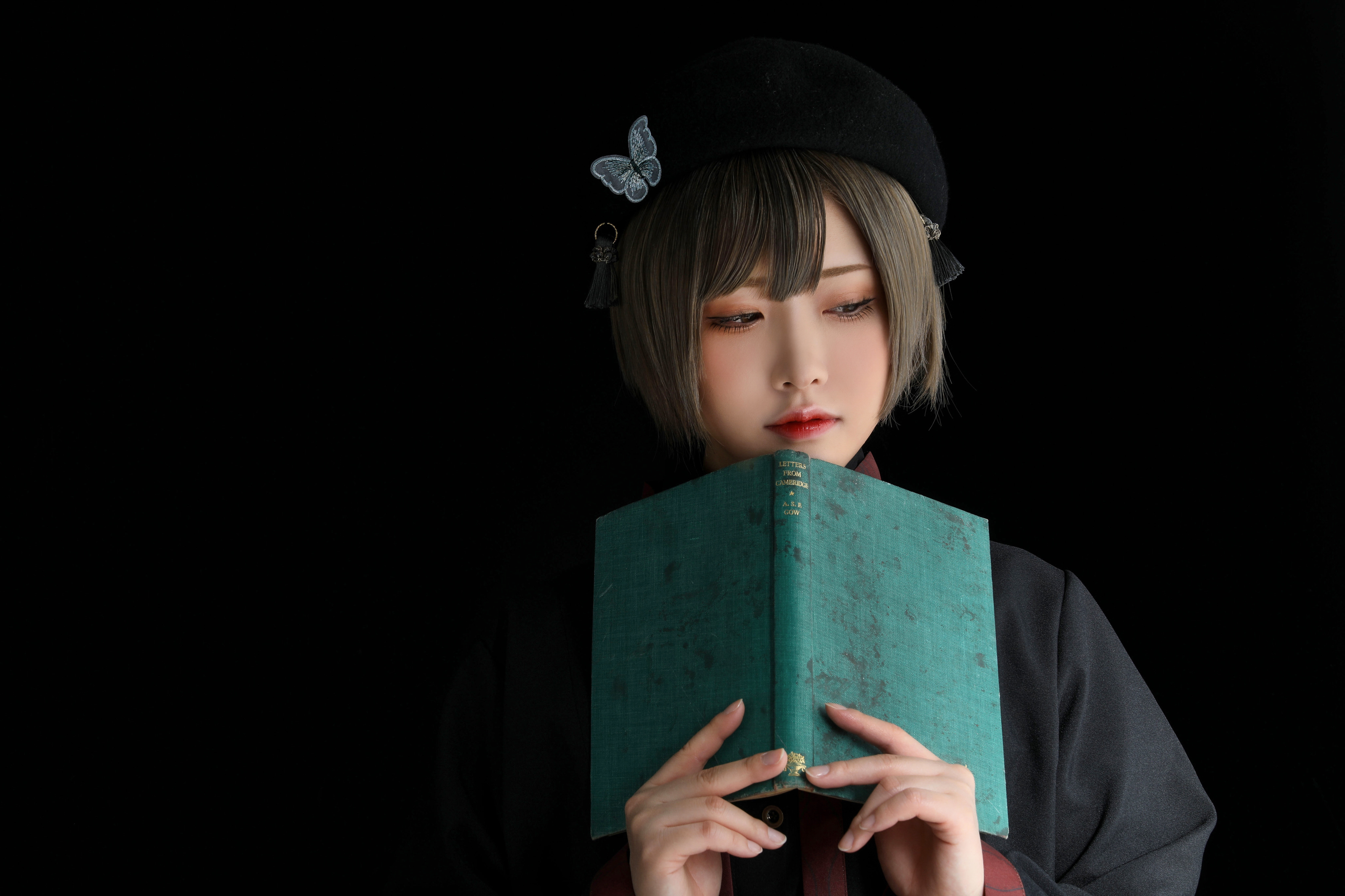 美女コスプレイヤー・すみれおじさん ブランド新作モデルで男装に挑戦！きつね耳のキュートな姿も健在！