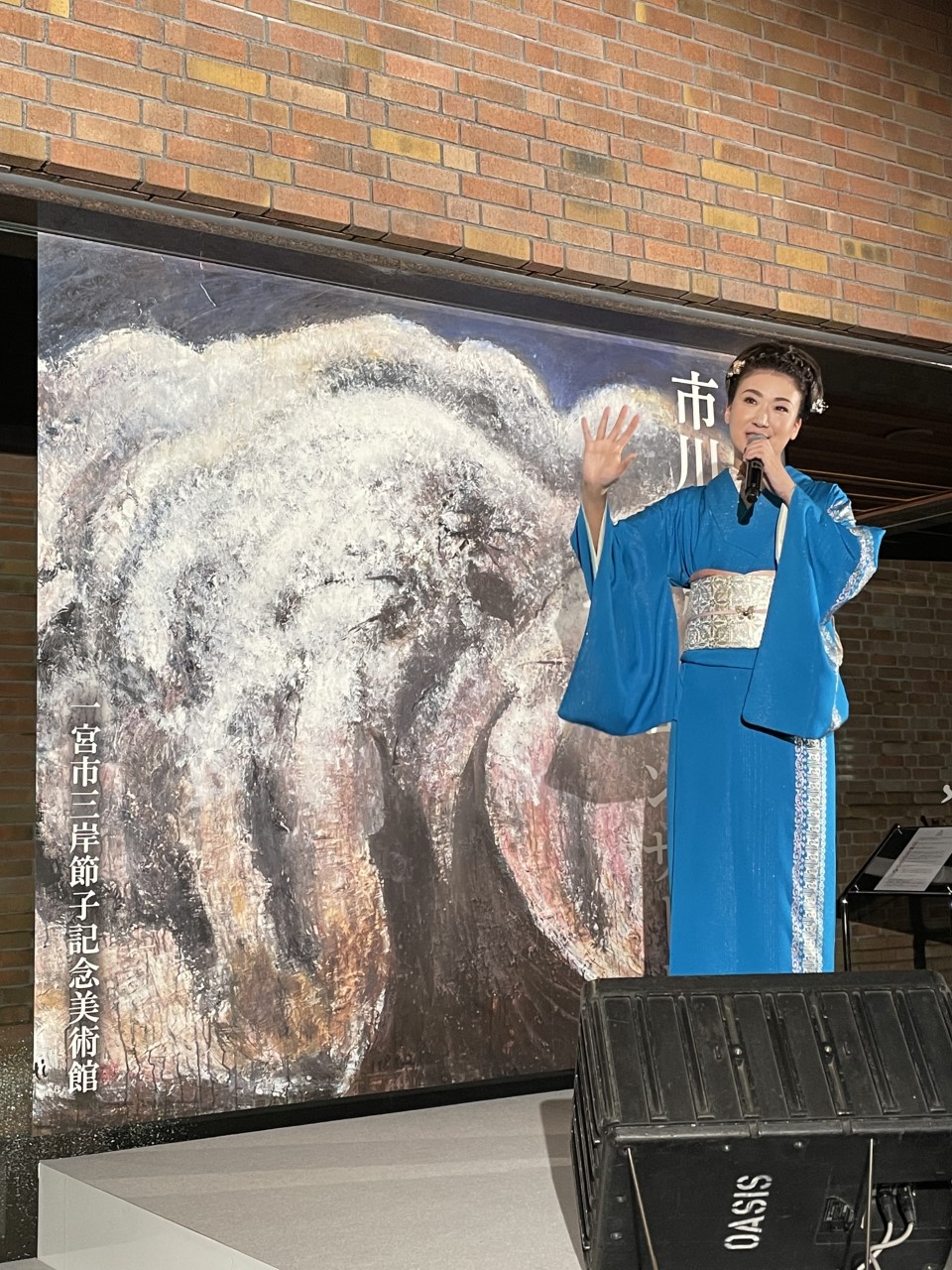 市川由紀乃が新曲の原点となった画家、三岸節子の記念美術館にてミニコンサートを開催。楽曲のルーツに思いを馳せ「今まで経験したことのない特別な思い。」