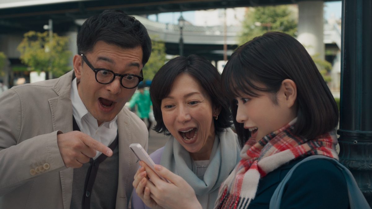ムロツヨシと女子高生役の髙橋ひかるがCM初共演！ モーニング娘。の「ハッピーサマーウエディング」の替え歌で“青春”を歌う！