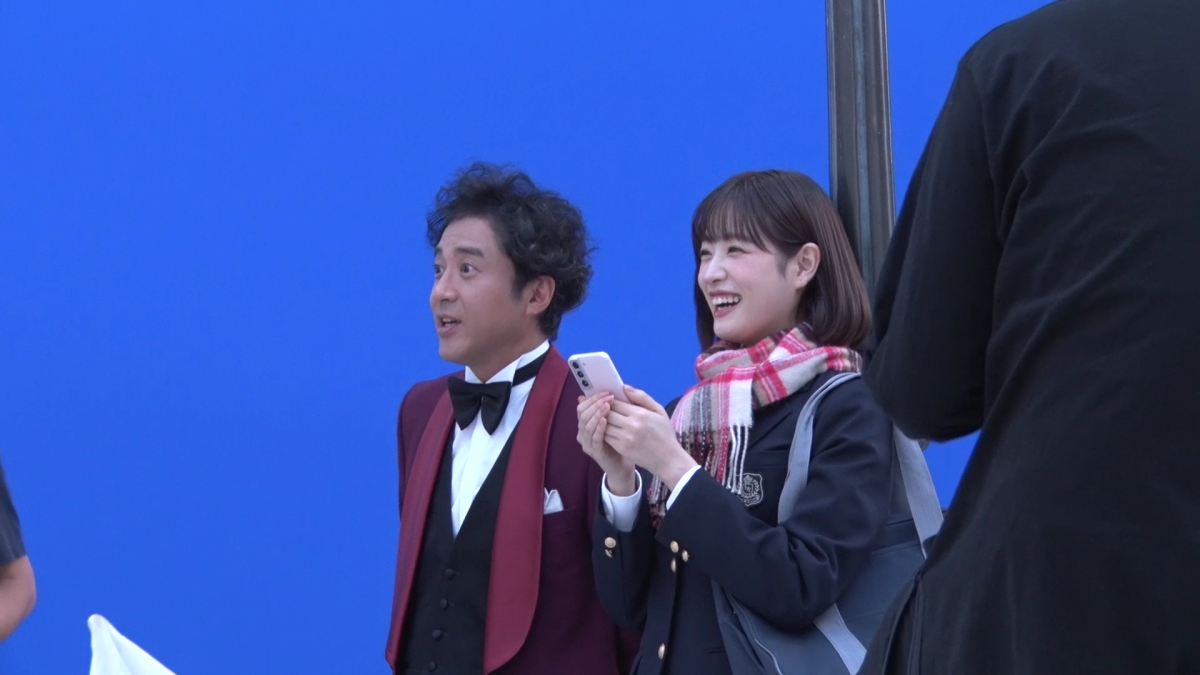 ムロツヨシと女子高生役の髙橋ひかるがCM初共演！ モーニング娘。の「ハッピーサマーウエディング」の替え歌で“青春”を歌う！
