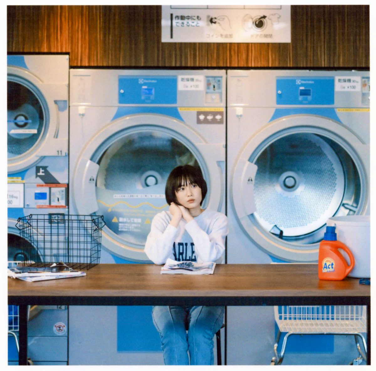 次世代宅録女子・かわいあこ、Joint Beautyが参加した新曲『something』本日配信。ミュージックビデオは注目の俳優・宮下咲と永島亜梨紗が幻想的な世界を生きる