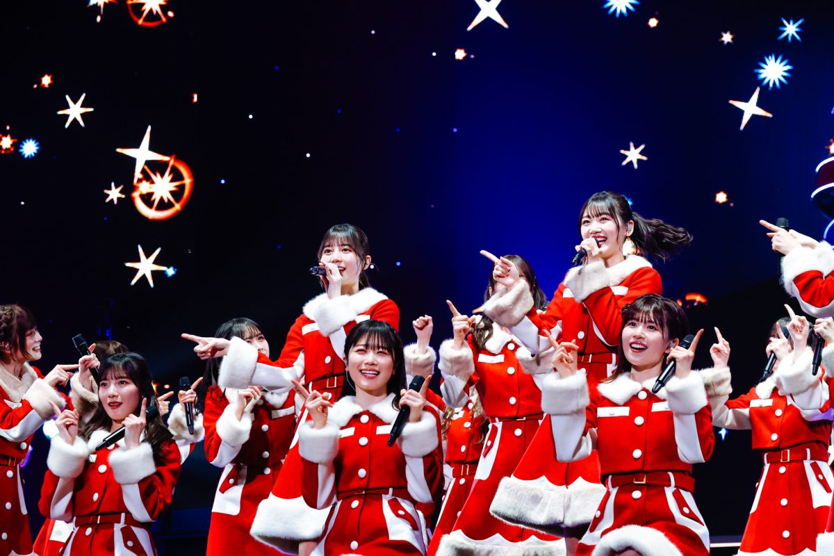 日向坂46が年末恒例のクリスマスライブで観客を魅了！