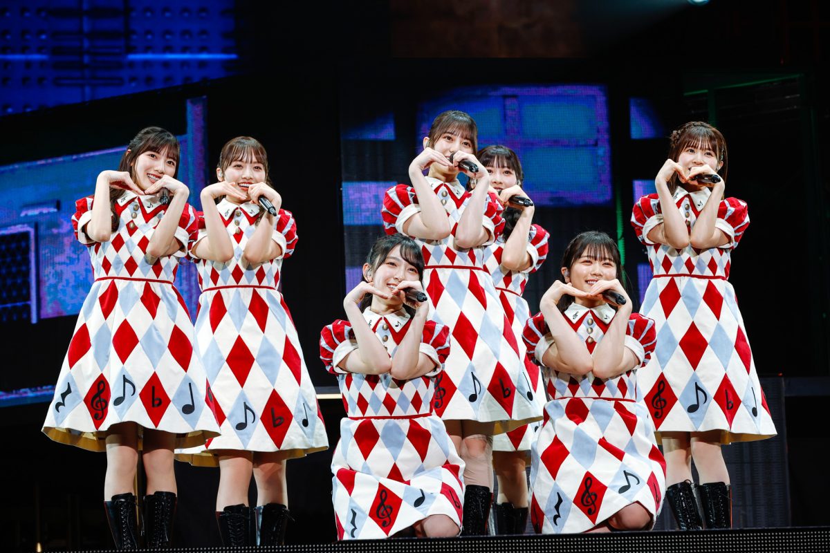日向坂46が年末恒例のクリスマスライブで観客を魅了！