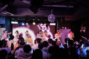 「何もなかった自分たちに生きる場所をくれてありがとう。たくさん愛してくれて本当にありがとう。絶対に忘れないでね」コンビニ推進アイドル（仮）、2年間の活動にピリオドを…。