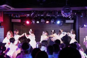 「何もなかった自分たちに生きる場所をくれてありがとう。たくさん愛してくれて本当にありがとう。絶対に忘れないでね」コンビニ推進アイドル（仮）、2年間の活動にピリオドを…。