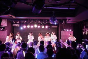 「何もなかった自分たちに生きる場所をくれてありがとう。たくさん愛してくれて本当にありがとう。絶対に忘れないでね」コンビニ推進アイドル（仮）、2年間の活動にピリオドを…。