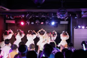 「何もなかった自分たちに生きる場所をくれてありがとう。たくさん愛してくれて本当にありがとう。絶対に忘れないでね」コンビニ推進アイドル（仮）、2年間の活動にピリオドを…。