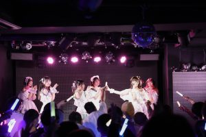 「何もなかった自分たちに生きる場所をくれてありがとう。たくさん愛してくれて本当にありがとう。絶対に忘れないでね」コンビニ推進アイドル（仮）、2年間の活動にピリオドを…。