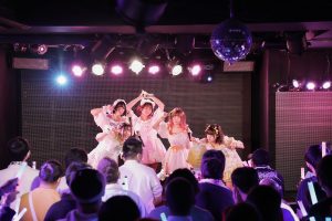 「何もなかった自分たちに生きる場所をくれてありがとう。たくさん愛してくれて本当にありがとう。絶対に忘れないでね」コンビニ推進アイドル（仮）、2年間の活動にピリオドを…。