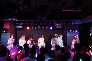 「何もなかった自分たちに生きる場所をくれてありがとう。たくさん愛してくれて本当にありがとう。絶対に忘れないでね」コンビニ推進アイドル（仮）、2年間の活動にピリオドを…。
