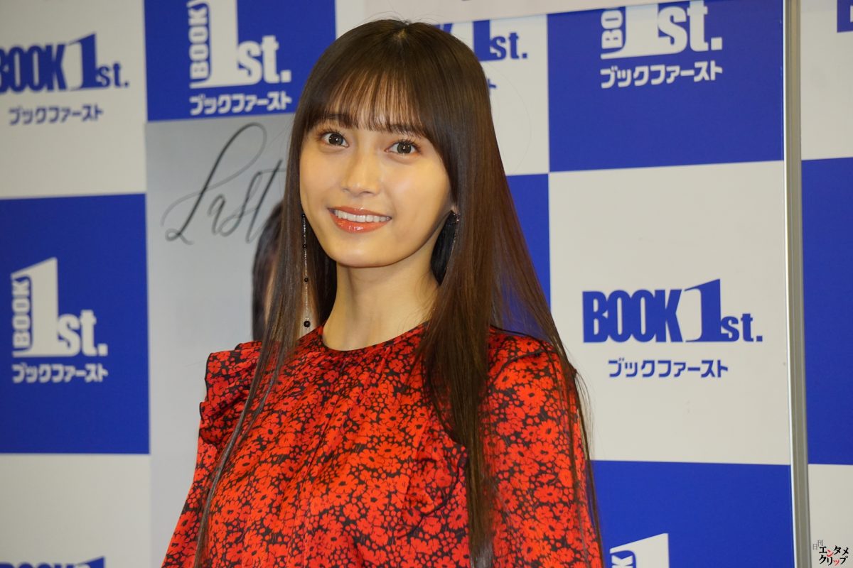 小山璃奈 1st写真集は“私にとって宝物！”