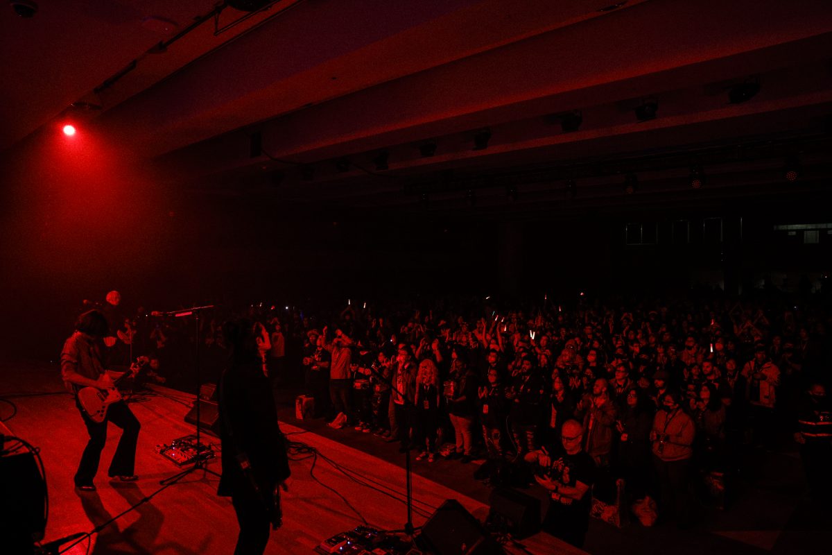 [Alexandros] 「閃光」のMusic Videoと音源を使用したYouTube動画ショート累計再生回数が驚異の1５億回を突破！そして2023年1月15日（日）から主題歌を担当した映画『機動戦士ガンダム　閃光のハサウェイ』がTVエディションとして放送決定！（毎週日曜日午後5時～ MBS/TBS系全国28局ネットにて）2021年春のリリースから約1年半を経て、いま楽曲が大きなうねりを起こしている今、先月北米でのガンダムとコラボしたステージのライブレポートを特別のお届け！