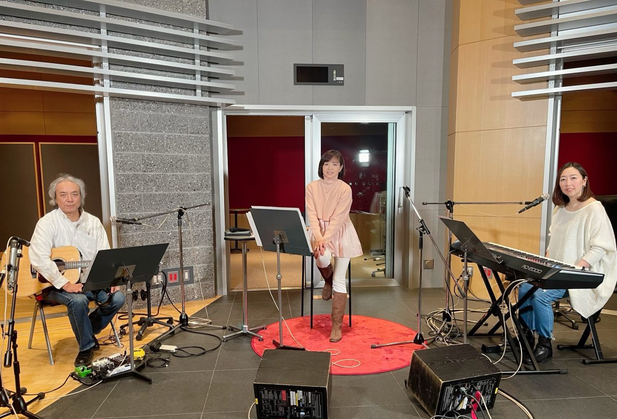石原詢子からのクリスマスプレゼント Junko Ishihara Studio Acoustic Live @ Sony Music Studio YouTubeにて公開‼