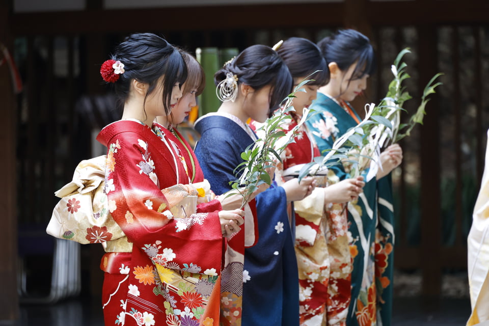 “乃木坂ピョンピョン世代”が艶やかな晴着姿をお披露目！