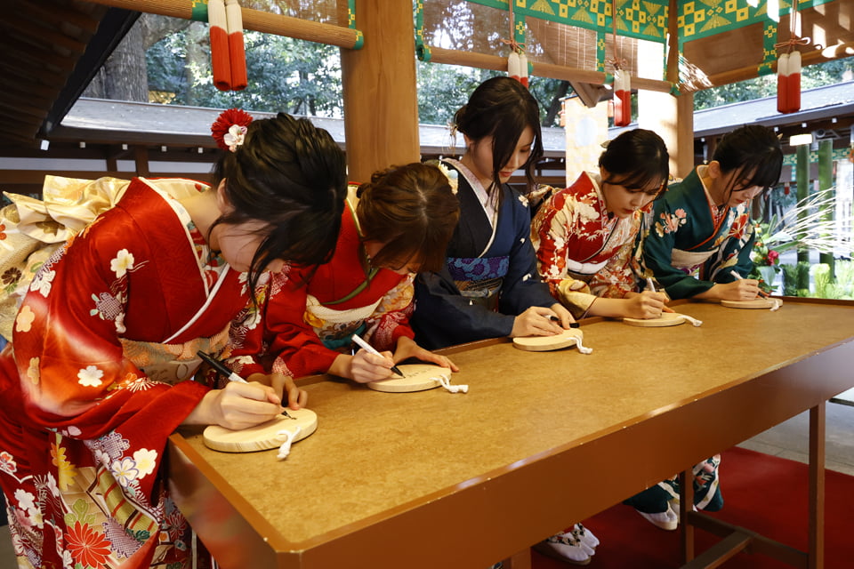 “乃木坂ピョンピョン世代”が艶やかな晴着姿をお披露目！