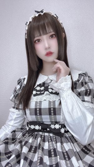 美女コスプレイヤー・すみれおじさん 地上波で憧れのロリータ服を完全に着こなす