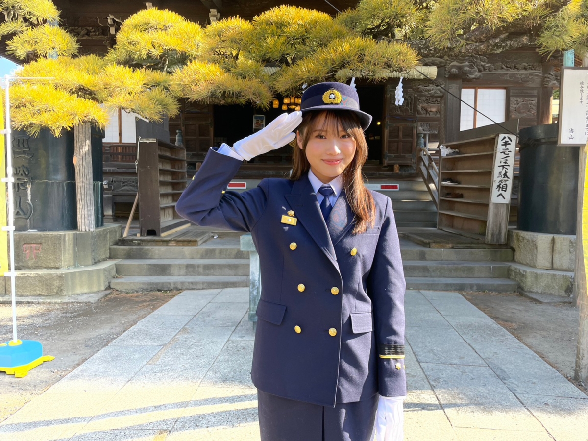 古田愛理 一日消防署長就任！ 演習の放水指揮でまさかのびしょ濡れに!?