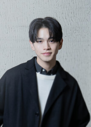 俳優・鈴木康介が連続ドラマ初主演！ 記憶を失った恋人との“両片想い”のBL物語にて愛を取り戻すために嘘をつく 健気な主人公を熱演