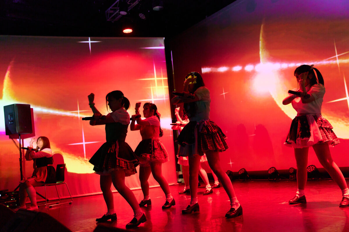 黒い本音の数々に広報委員(ファン)も衝撃。山田みつき(燃えこれ学園)が生誕祭で歌った、初のソロ曲の内容が…。 10 黒い本音の数々に広報委員(ファン)も衝撃。山田みつき(燃えこれ学園)が生誕祭で歌った、初のソロ曲の内容が…。