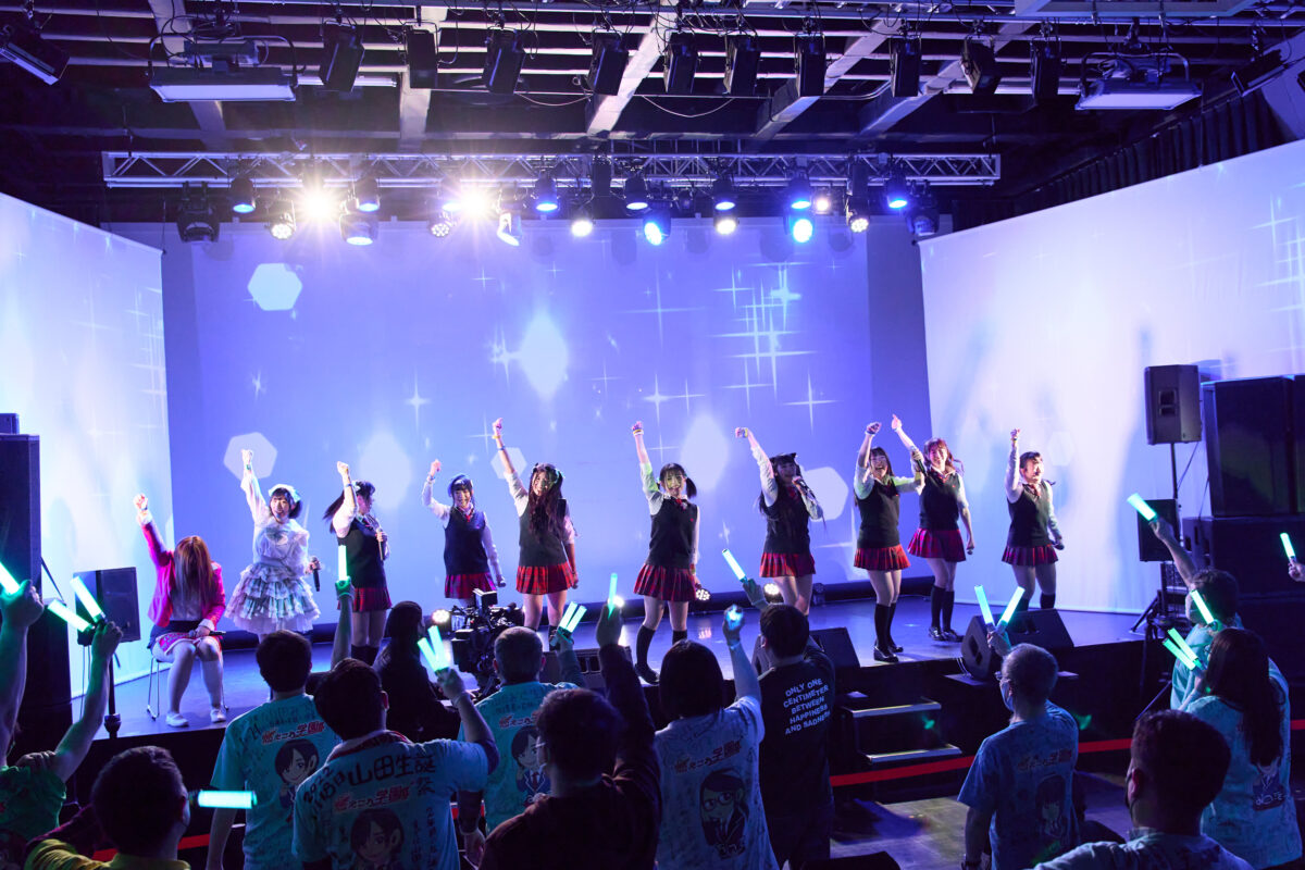 黒い本音の数々に広報委員(ファン)も衝撃。山田みつき(燃えこれ学園)が生誕祭で歌った、初のソロ曲の内容が…。 13 黒い本音の数々に広報委員(ファン)も衝撃。山田みつき(燃えこれ学園)が生誕祭で歌った、初のソロ曲の内容が…。