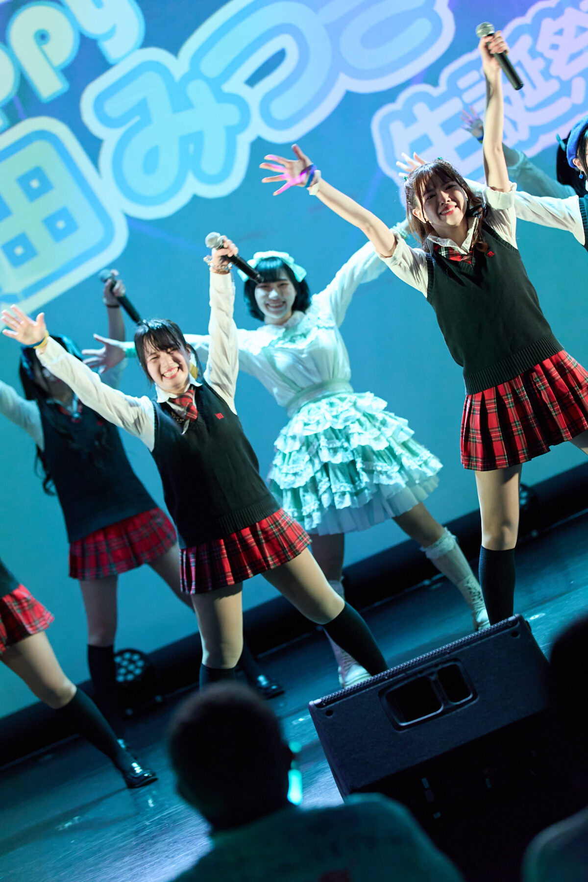 黒い本音の数々に広報委員(ファン)も衝撃。山田みつき(燃えこれ学園)が生誕祭で歌った、初のソロ曲の内容が…。 4 黒い本音の数々に広報委員(ファン)も衝撃。山田みつき(燃えこれ学園)が生誕祭で歌った、初のソロ曲の内容が…。