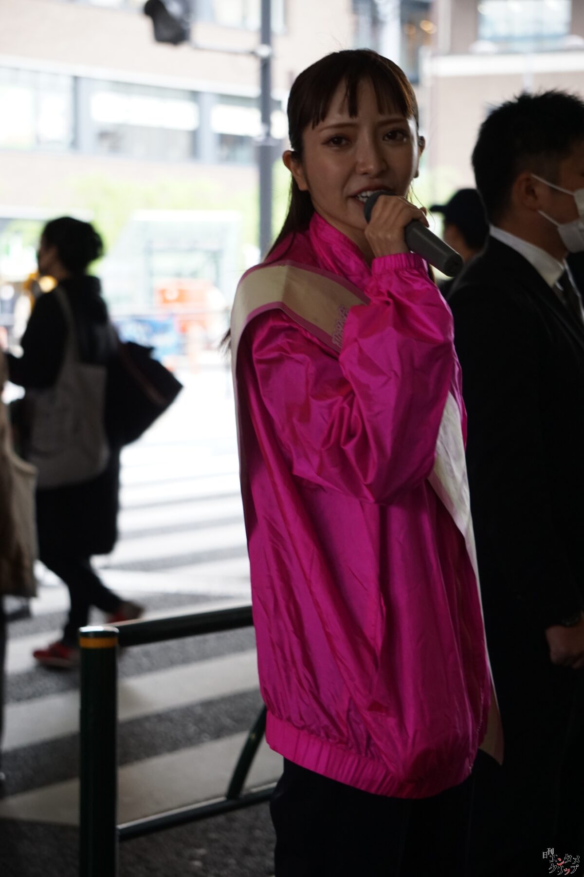 若者の投票で政治を変える! 政治家女子48党 大津綾香が中目黒で区民に向けて魂の街頭演説 4 若者の投票で政治を変える! 政治家女子48党 大津綾香が中目黒で区民に向けて魂の街頭演説