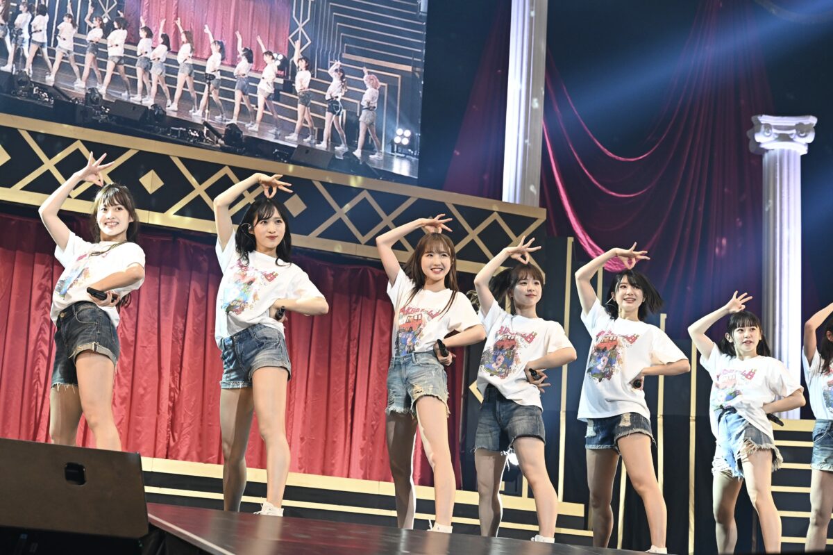 AKB48 チーム８が活動休止前ラストコンサートを開催！昼公演にはチーム８ OGメンバー32名もサプライズで登場！ 小栗有以「チーム8は青春そのものでした。チーム8のことが大好きです！」と涙で9年間の感謝を伝える