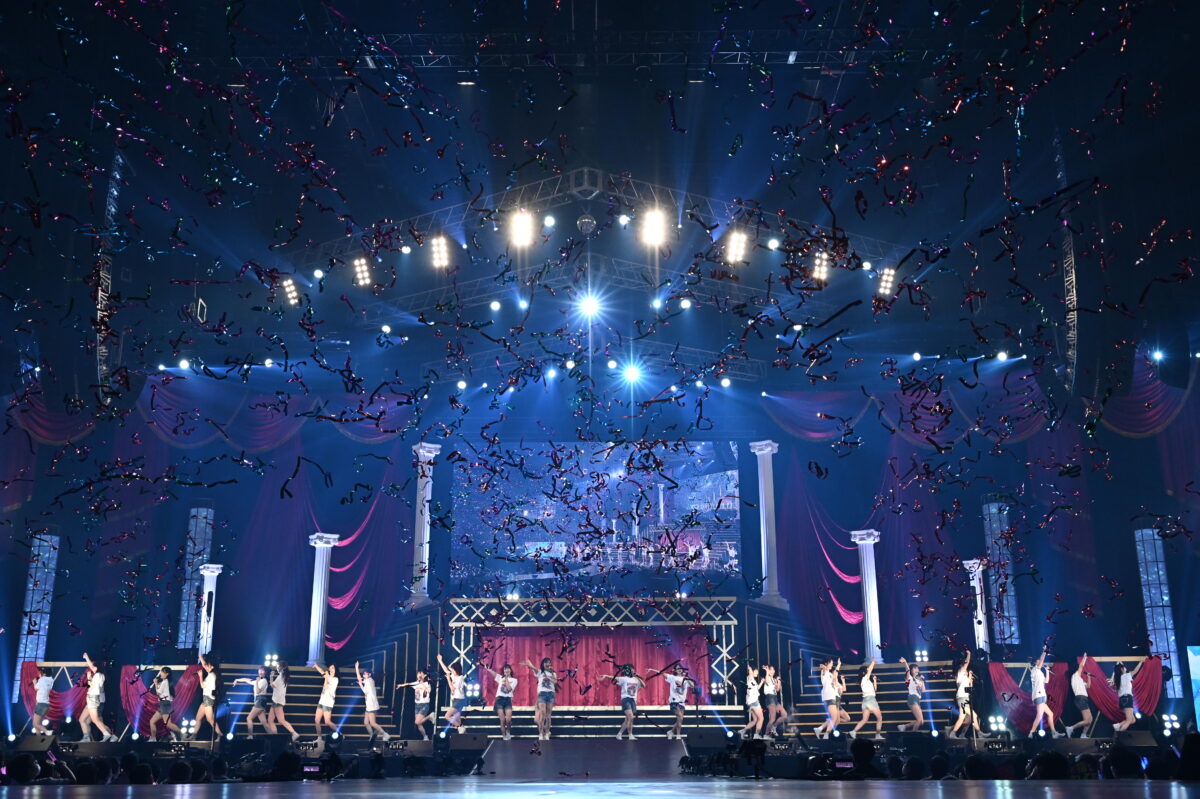 AKB48 チーム８が活動休止前ラストコンサートを開催！昼公演にはチーム８ OGメンバー32名もサプライズで登場！ 小栗有以「チーム8は青春そのものでした。チーム8のことが大好きです！」と涙で9年間の感謝を伝える