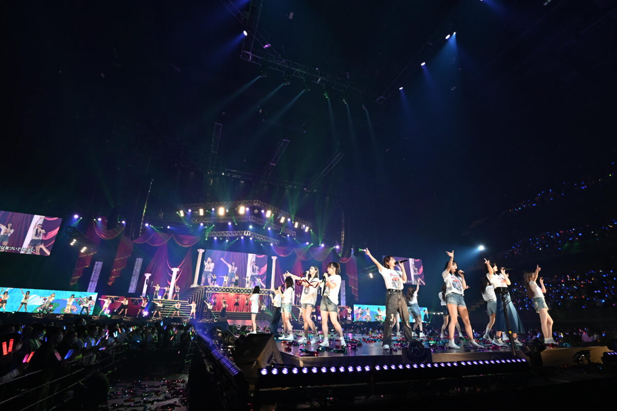 AKB48 チーム８が活動休止前ラストコンサートを開催！昼公演にはチーム８ OGメンバー32名もサプライズで登場！ 小栗有以「チーム8は青春そのものでした。チーム8のことが大好きです！」と涙で9年間の感謝を伝える