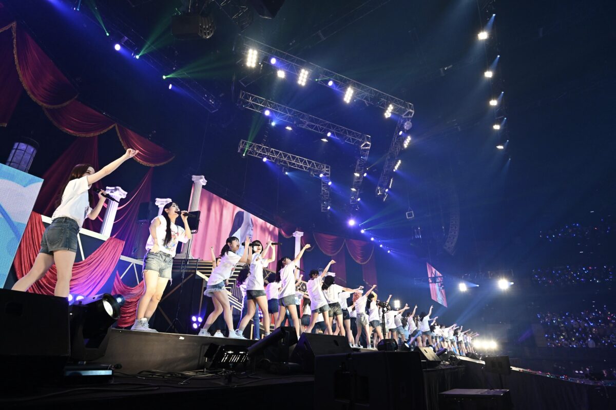 AKB48 チーム８が活動休止前ラストコンサートを開催！昼公演にはチーム８ OGメンバー32名もサプライズで登場！ 小栗有以「チーム8は青春そのものでした。チーム8のことが大好きです！」と涙で9年間の感謝を伝える
