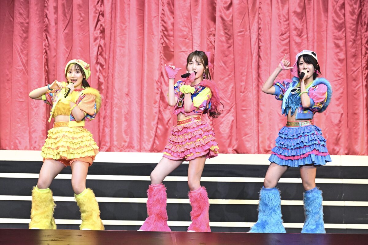 AKB48 チーム８が活動休止前ラストコンサートを開催！昼公演にはチーム８ OGメンバー32名もサプライズで登場！ 小栗有以「チーム8は青春そのものでした。チーム8のことが大好きです！」と涙で9年間の感謝を伝える