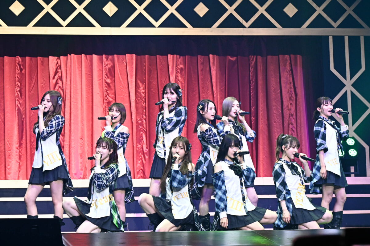 AKB48 チーム８が活動休止前ラストコンサートを開催！昼公演にはチーム８ OGメンバー32名もサプライズで登場！ 小栗有以「チーム8は青春そのものでした。チーム8のことが大好きです！」と涙で9年間の感謝を伝える