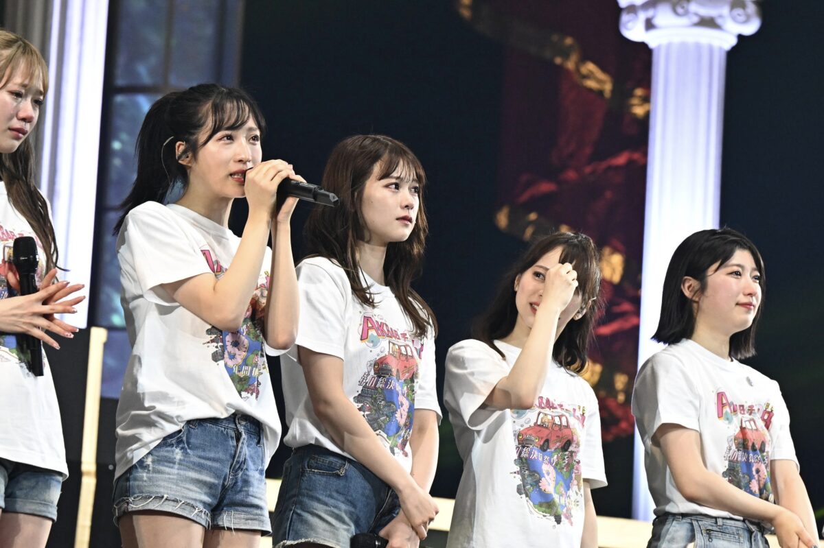 AKB48 チーム８が活動休止前ラストコンサートを開催！昼公演にはチーム８ OGメンバー32名もサプライズで登場！ 小栗有以「チーム8は青春そのものでした。チーム8のことが大好きです！」と涙で9年間の感謝を伝える