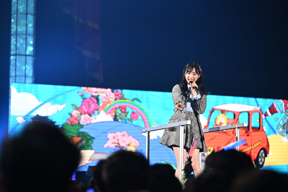 AKB48 チーム８が活動休止前ラストコンサートを開催！昼公演にはチーム８ OGメンバー32名もサプライズで登場！ 小栗有以「チーム8は青春そのものでした。チーム8のことが大好きです！」と涙で9年間の感謝を伝える